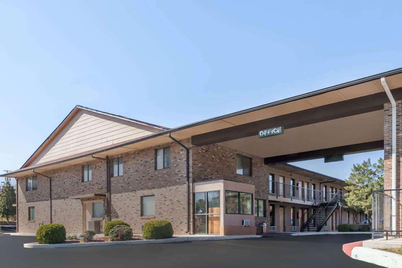 Travelodge By Wyndham Clarksville Ngoại thất bức ảnh