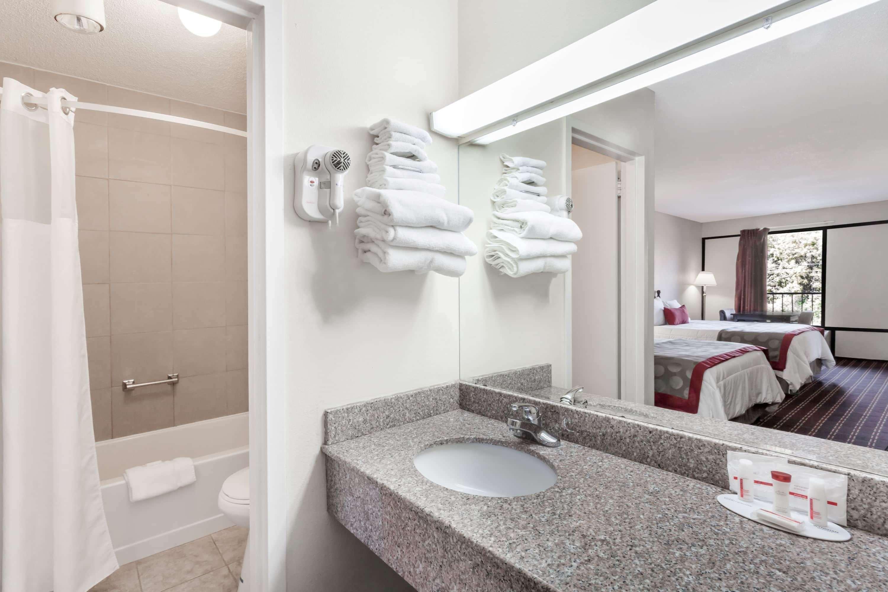 Travelodge By Wyndham Clarksville Ngoại thất bức ảnh