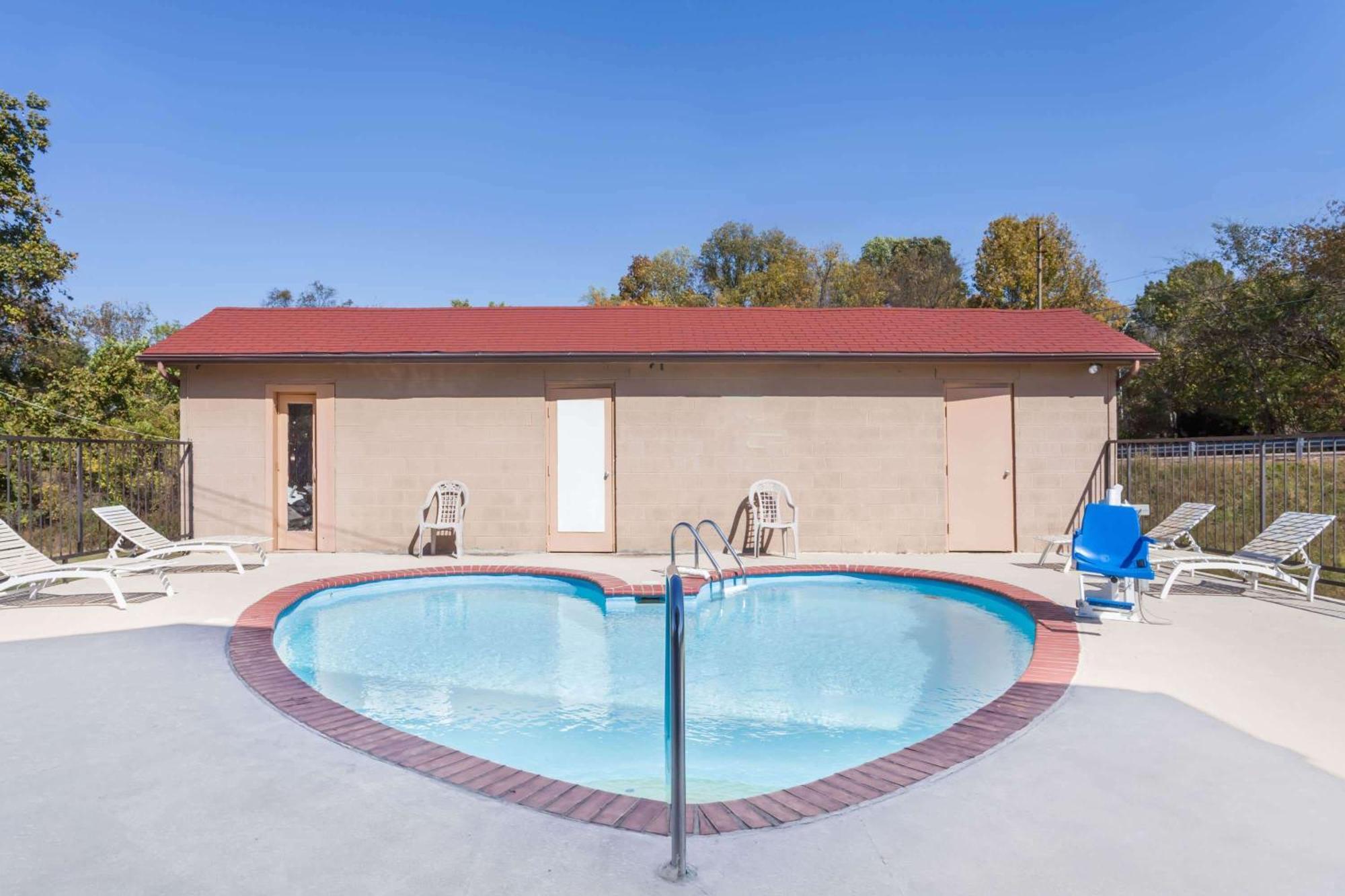 Travelodge By Wyndham Clarksville Ngoại thất bức ảnh