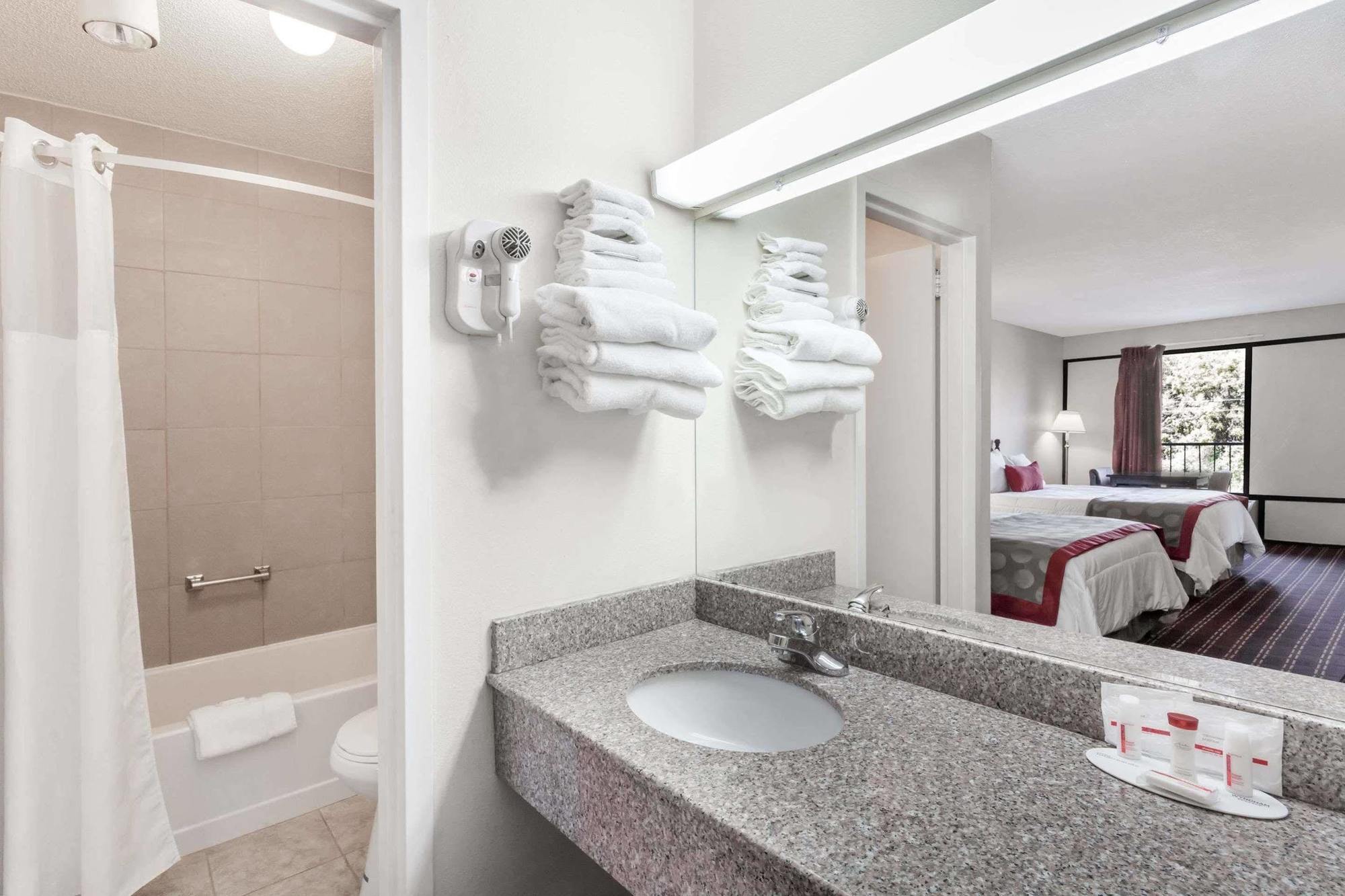 Travelodge By Wyndham Clarksville Ngoại thất bức ảnh